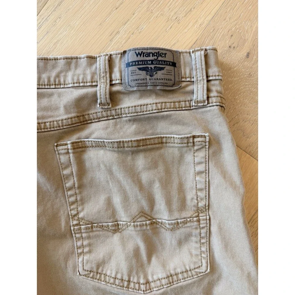Wrangler Straight Fit Khaki Jeans Pants Mens Size 38 x 30